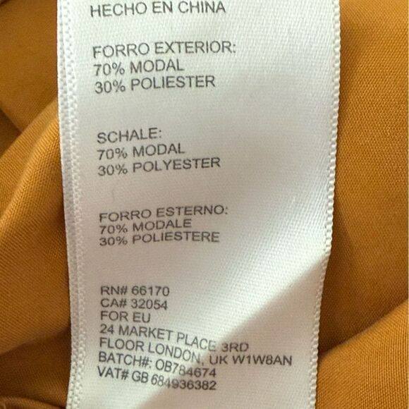 Urban Outfitters Mustard Yellow Pleated Shorts - Picture 4 of 6